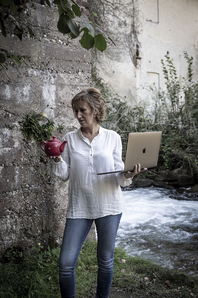 Debora Bottà mentre lavora